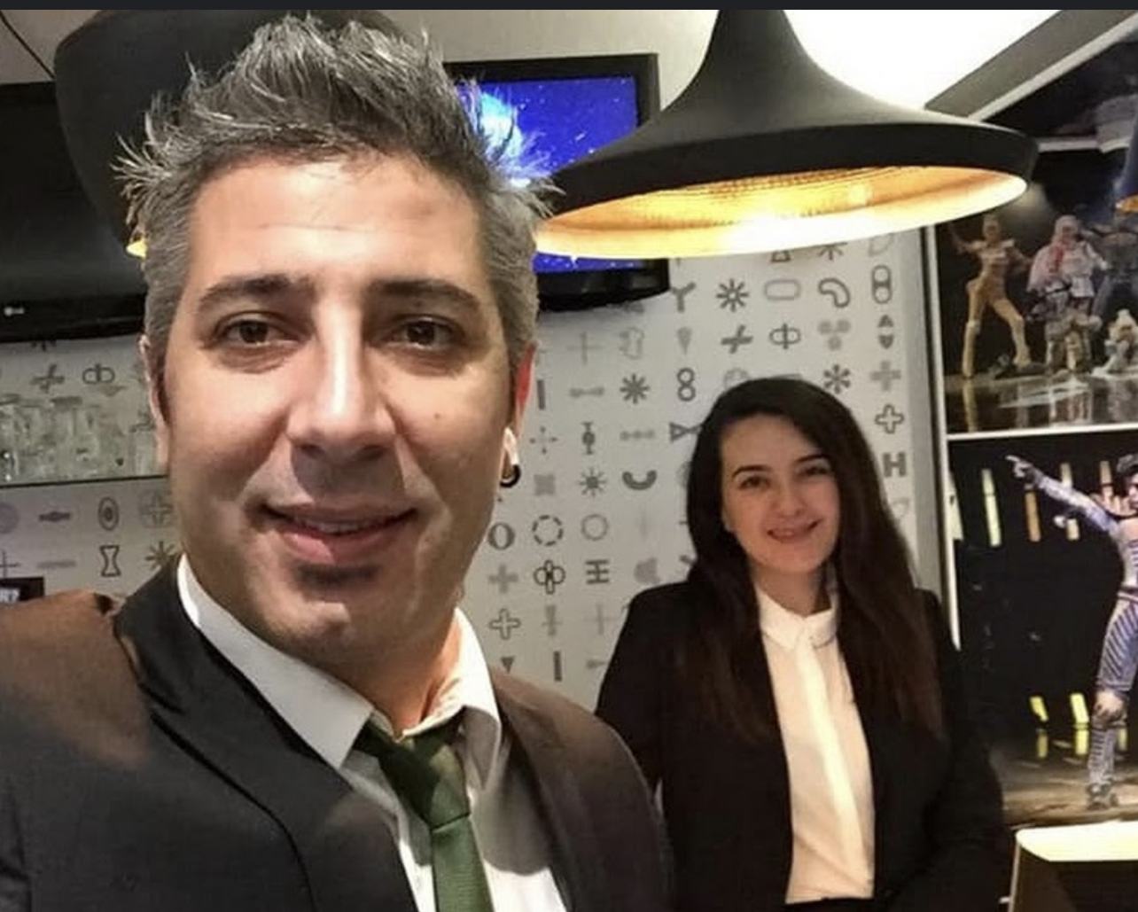 Resepsiyon im Seeblick Hotel Obermaubach – freundliche Mitarbeiter am Empfang